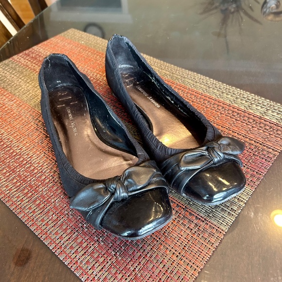 Etienne Aigner Black Ballet Flats with a Patent Leather Leather Detail Size 10 - Picture 4 of 8